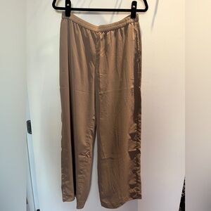 Abercrombie Drapey Pull-On Pant smokey brown
Size small
